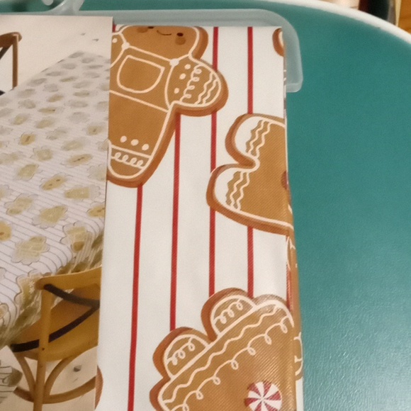 Christmas Tablecloth NWT - Picture 6 of 6